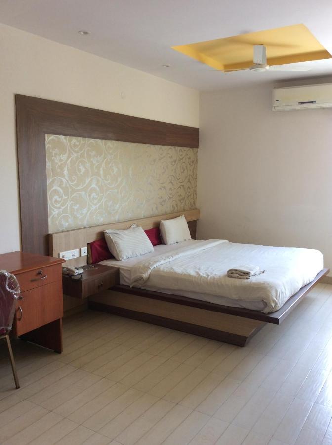 Hotel Sri Vaari Residency Hosūr Екстериор снимка